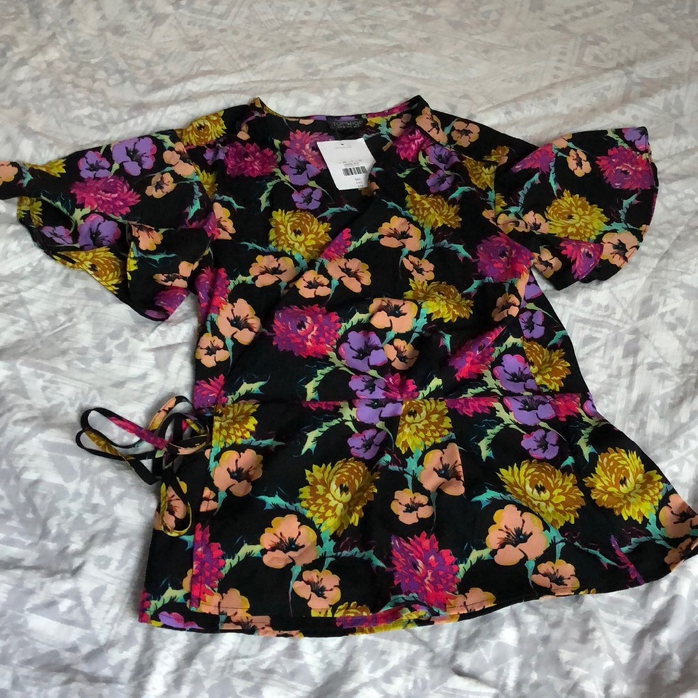 TopShop size 6 floral wrap top